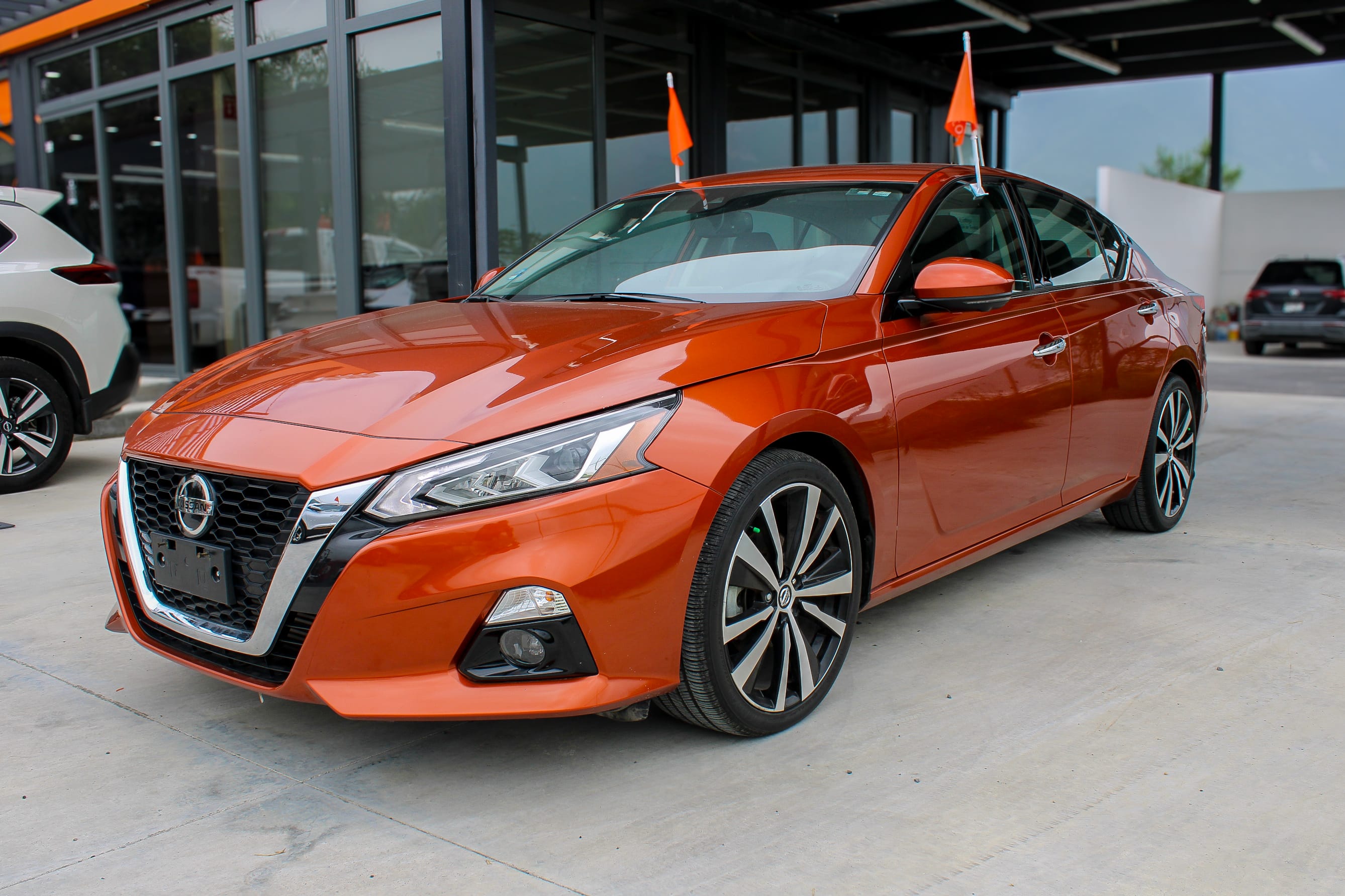 NISSAN ALTIMA NARANJA-3.jpg